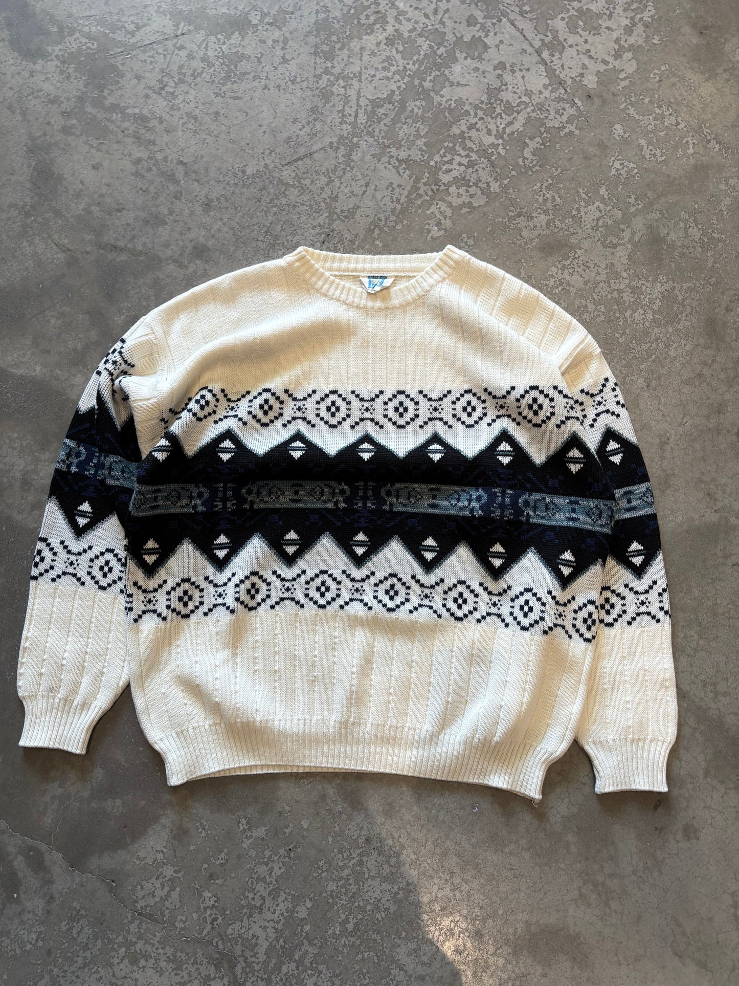 (L) Fine Line Patterned Knit