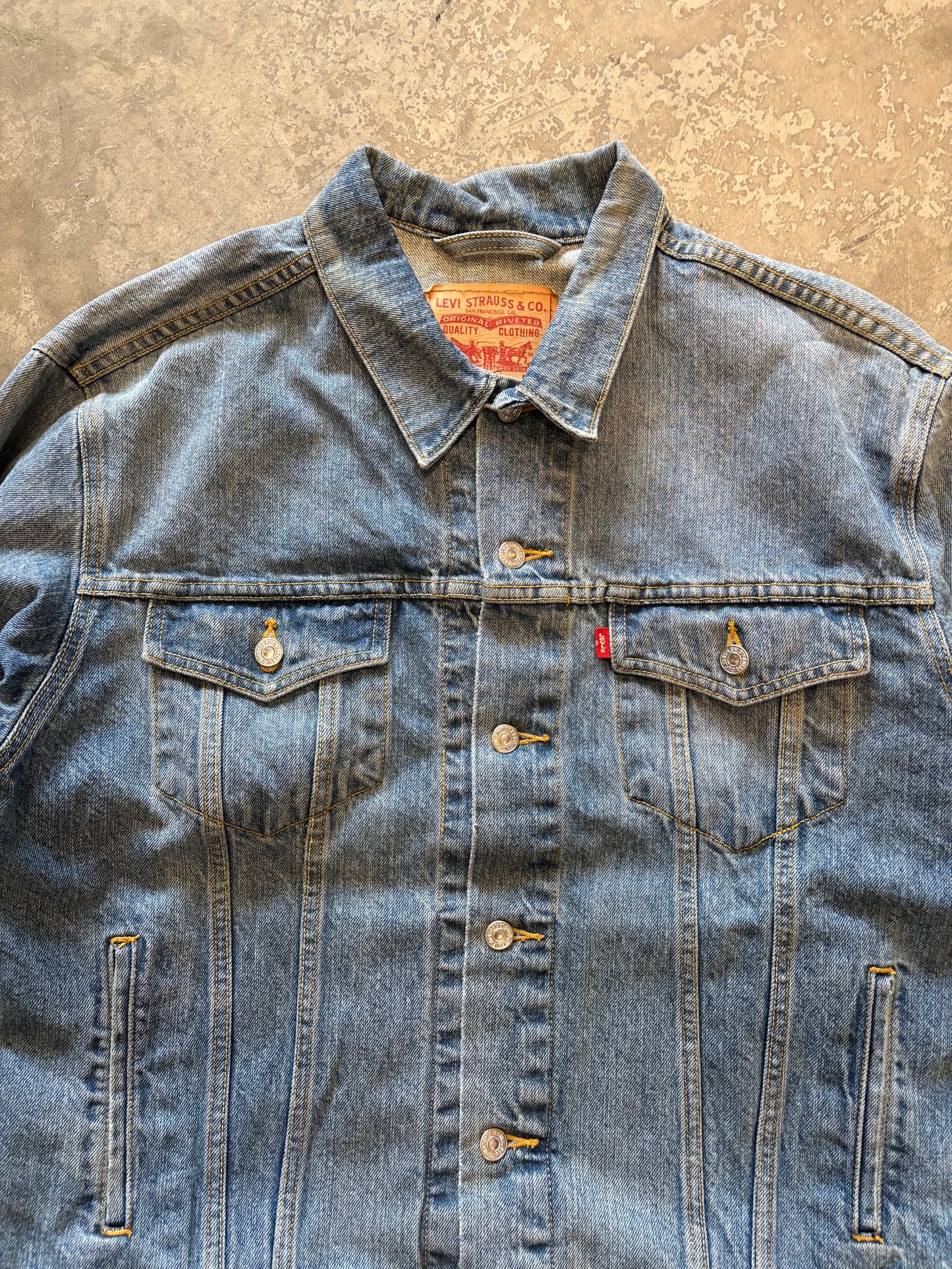 (L) Levi's Jeans Jacket