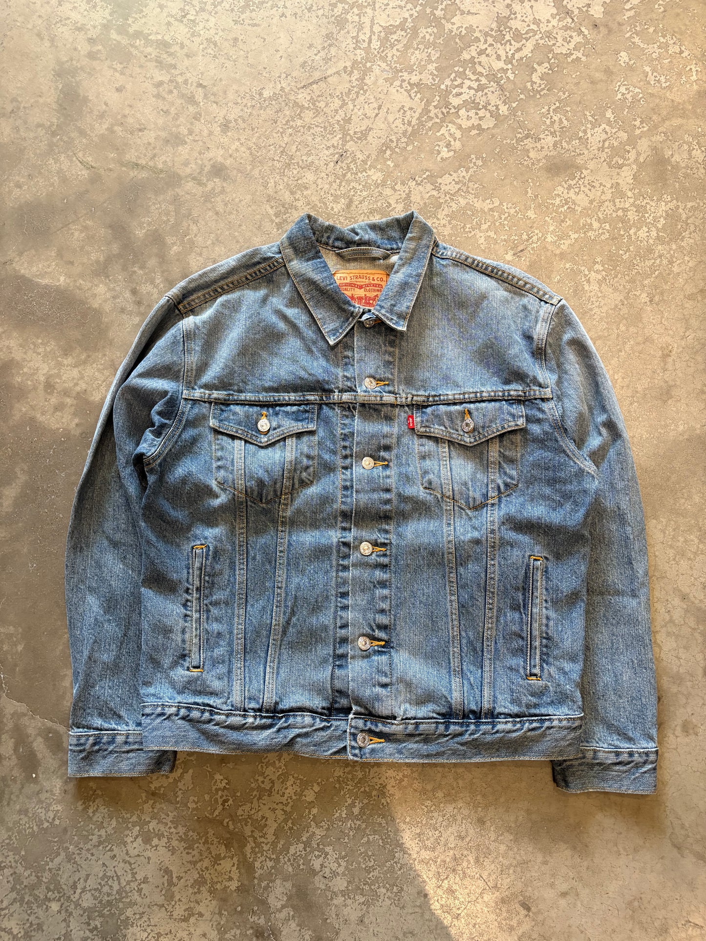 (L) Levi's Jeans Jacket