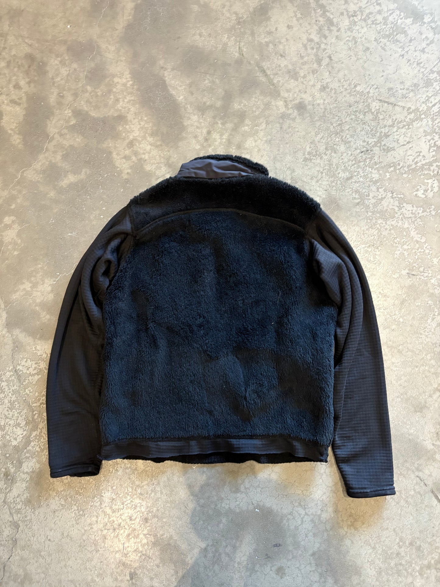 (S) Patagonia Black Fleece